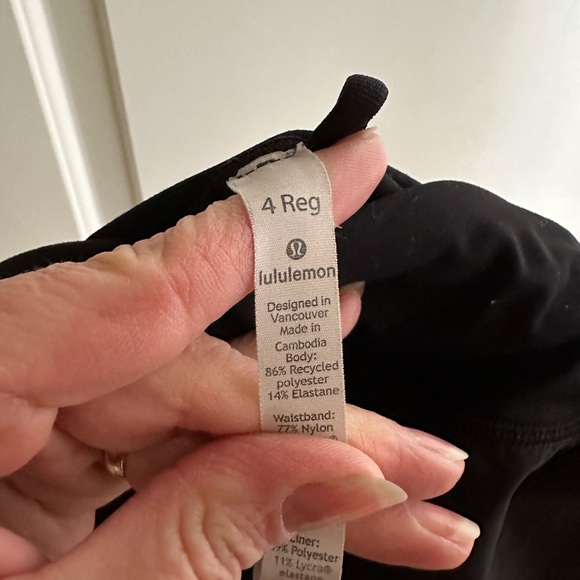 Lululemon black leggings - size 4 - Picture 4 of 4